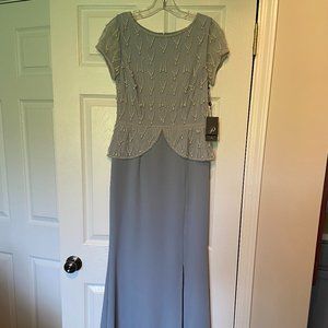 ADRIANNA PAPELL~ MOB/MOG gown Size 6 Light blue